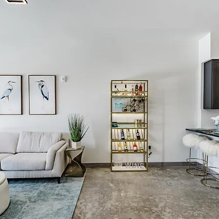 Ultra Luxe Apartment In Prime Location